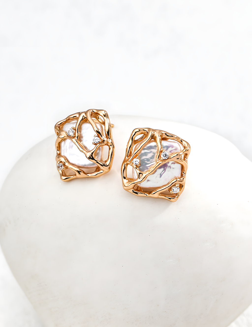 SENLORE Unique Design Pearl Earrings – Detail Close-up