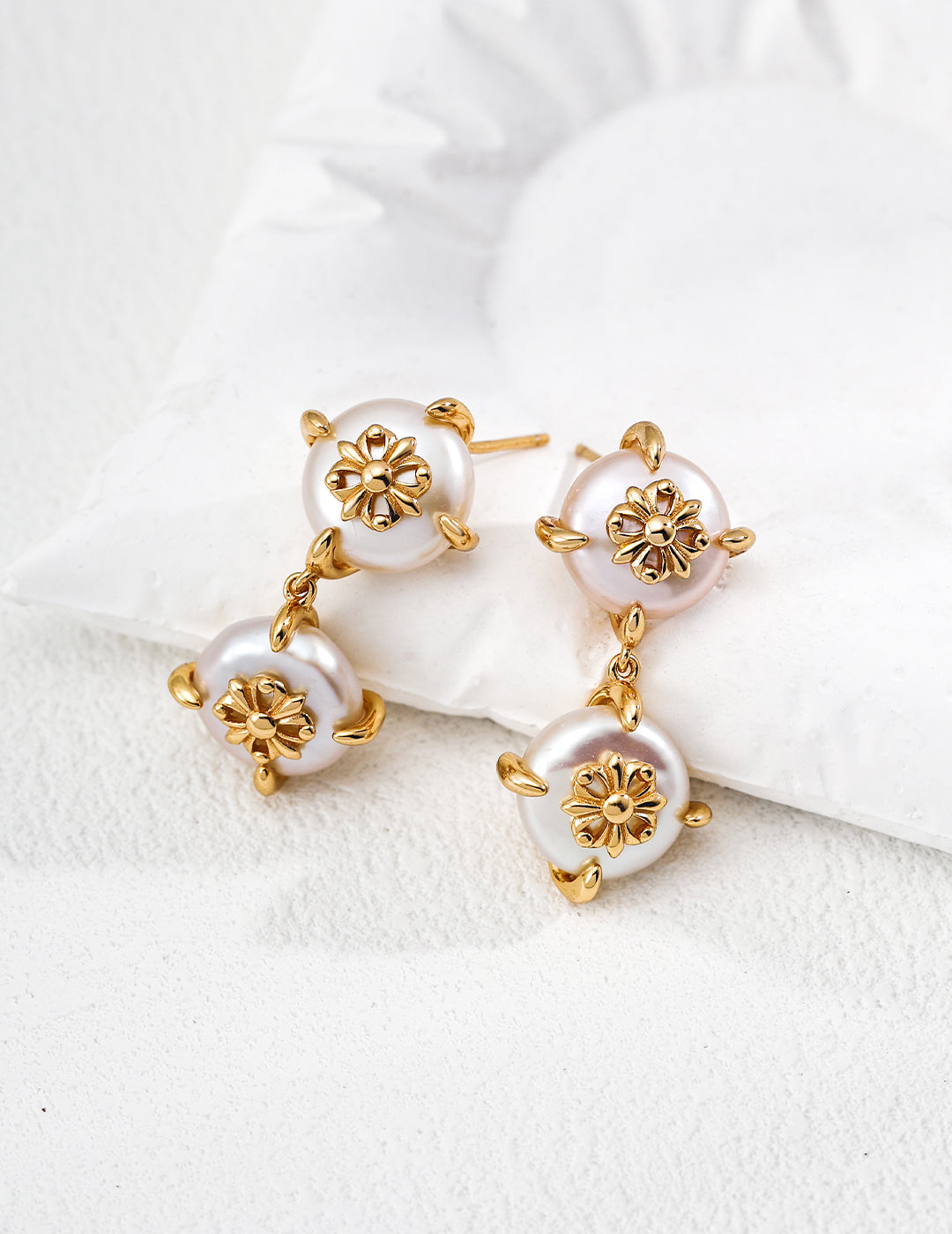 SENLORE Vintage Iris Pearl Earrings – Side View