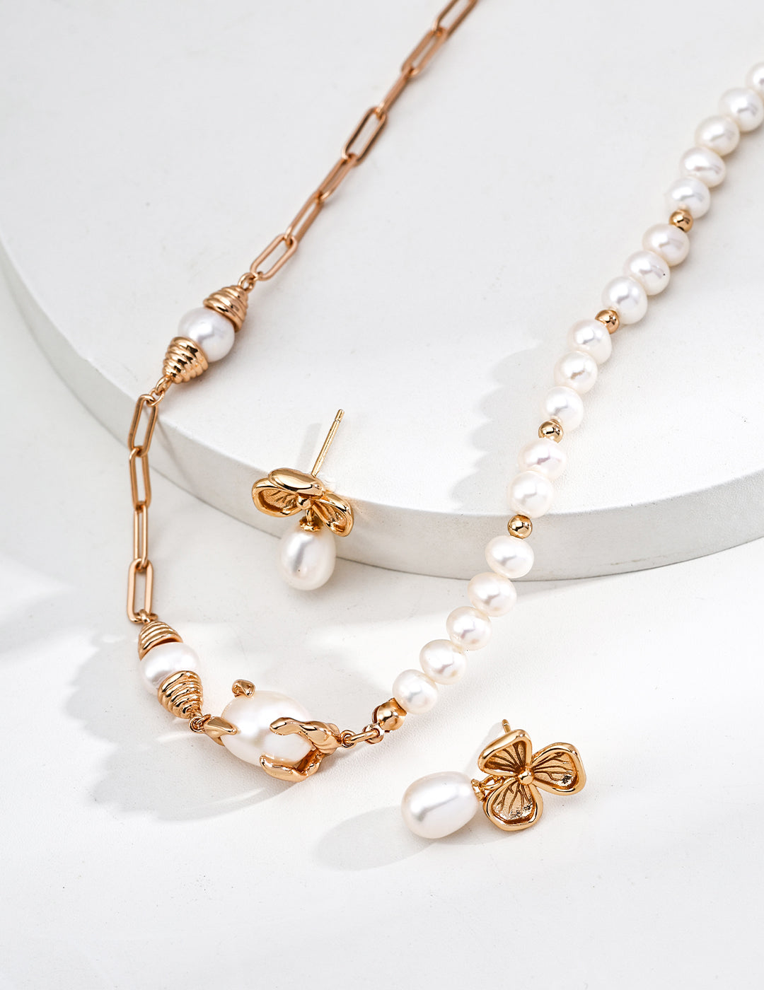 SENLORE Minimalist Clover Earrings – Front View