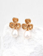 SENLORE Minimalist Clover Earrings – Detail Close-up