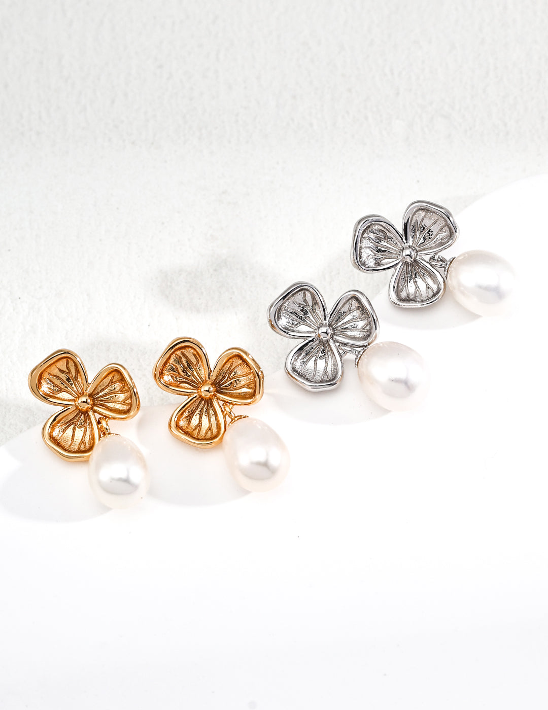 SENLORE Minimalist Clover Earrings – Lifestyle Shot