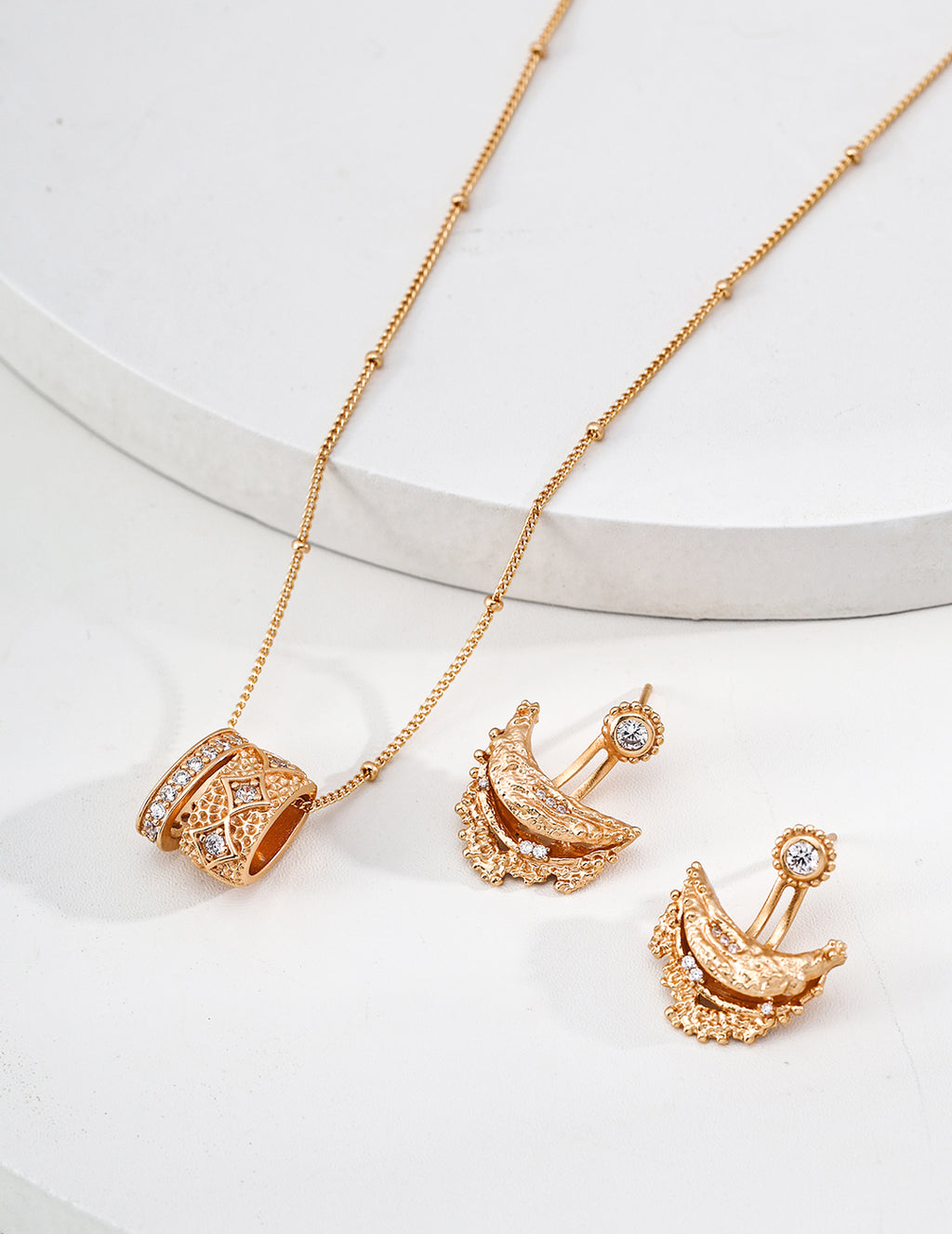 SENLORE Vintage Zircon Earrings – Front View