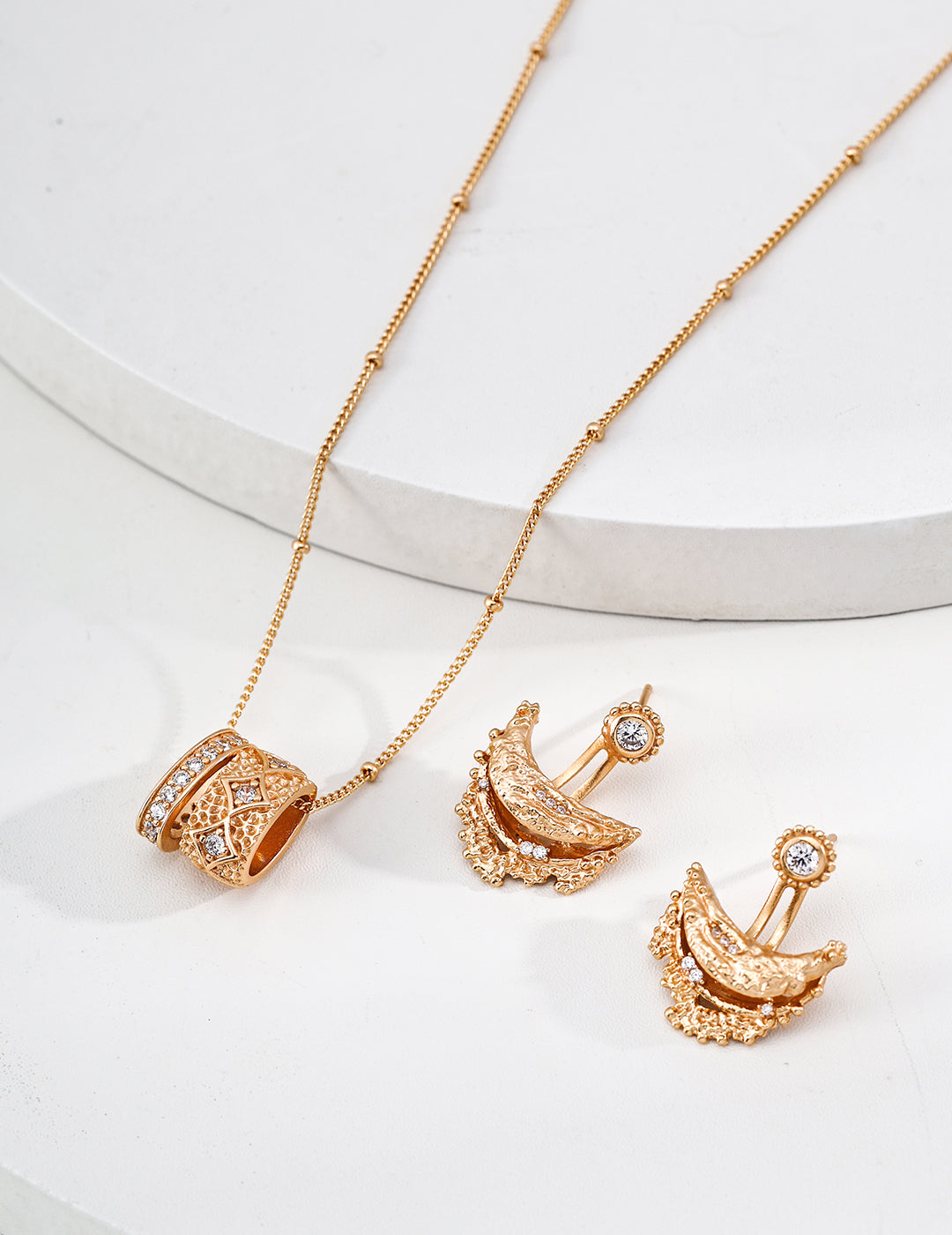 SENLORE Vintage Zircon Earrings – Front View