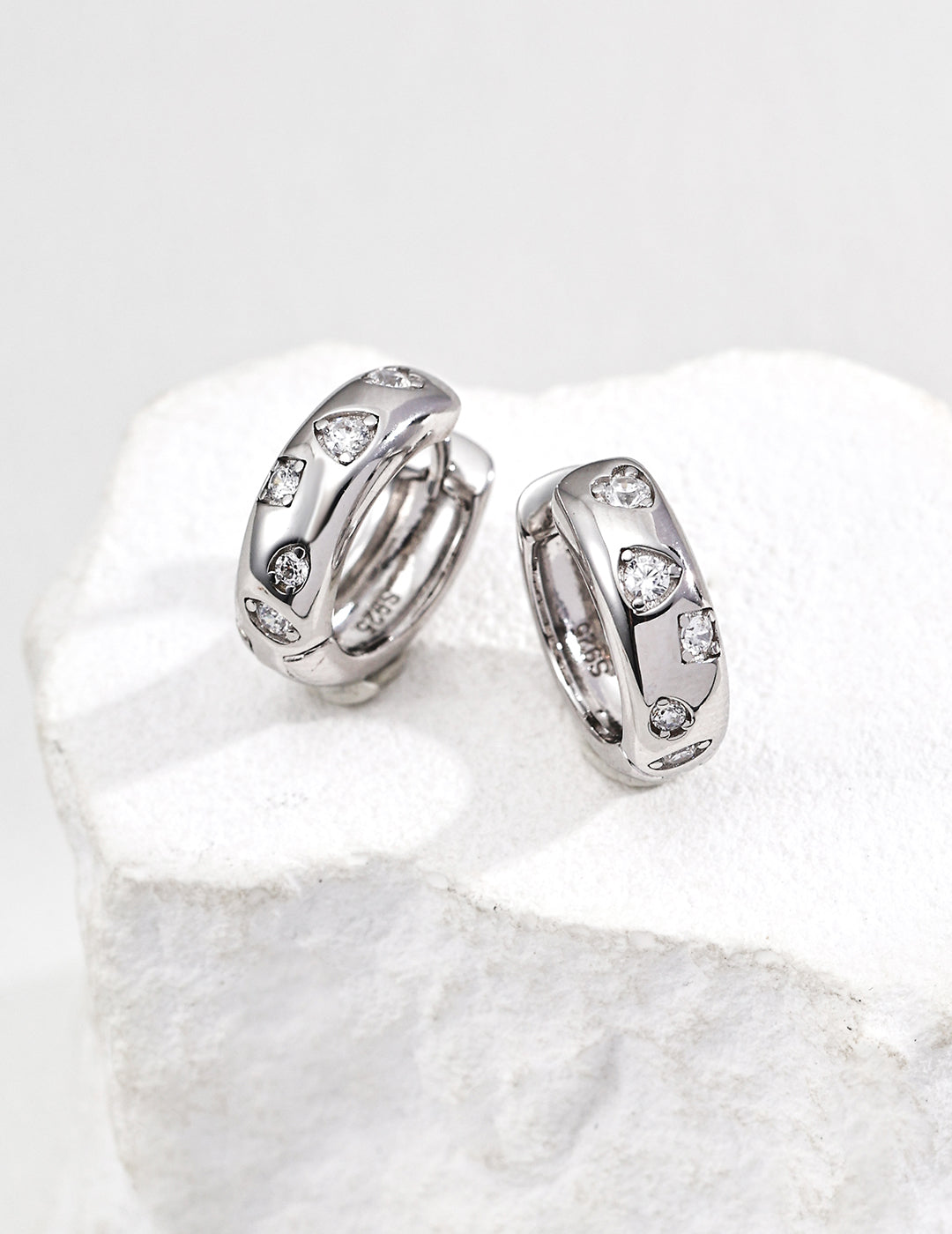 SENLORE Vintage Zircon Earrings – Side View