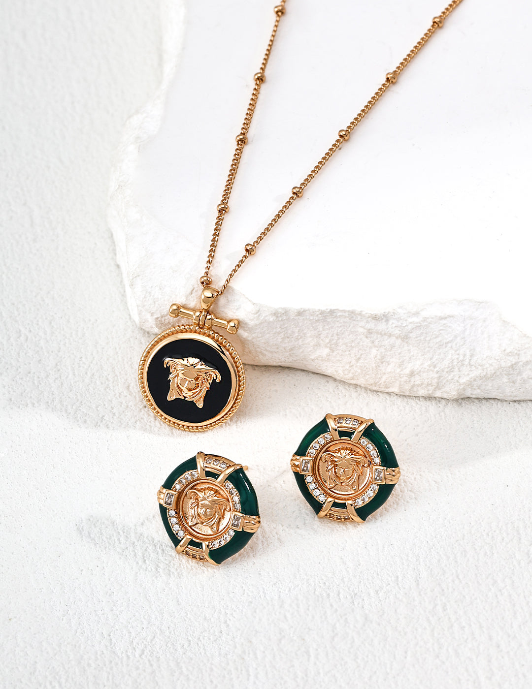 SENLORE Vintage Medusa Earrings – Front View