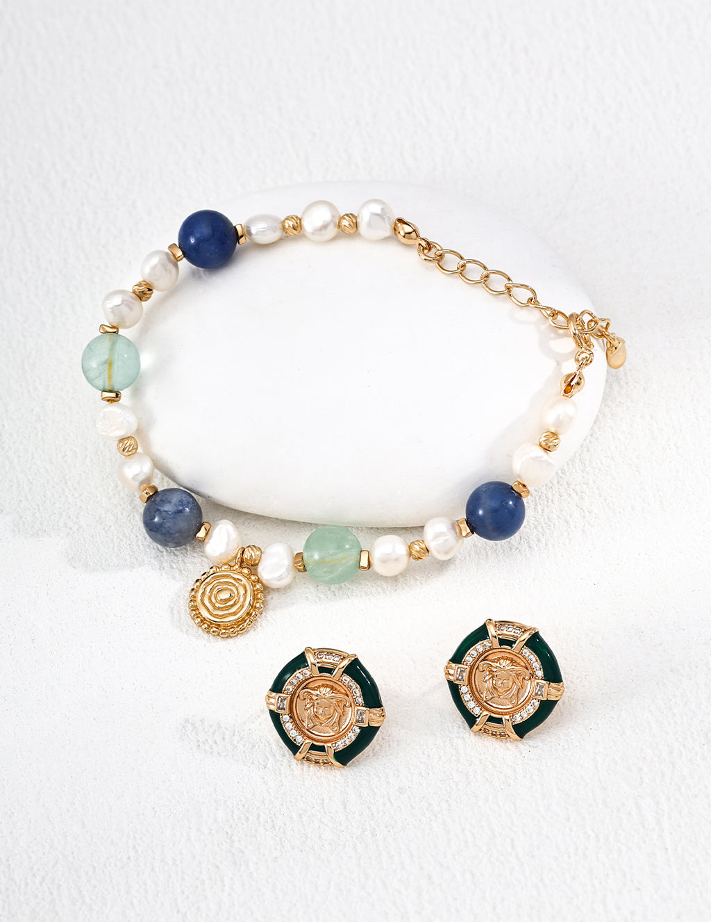 SENLORE Vintage Medusa Earrings – Lifestyle Shot