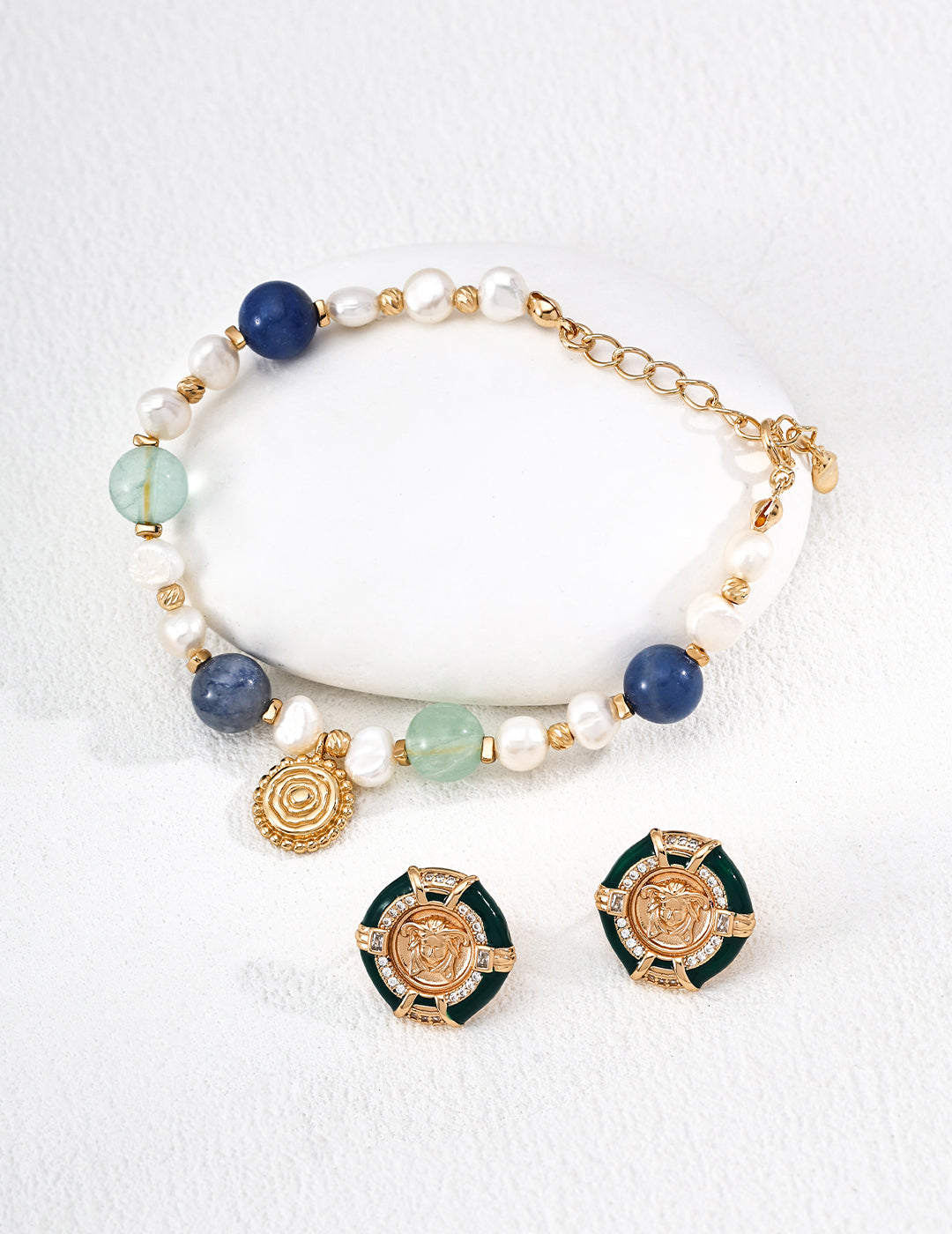 SENLORE Vintage Medusa Earrings – Lifestyle Shot
