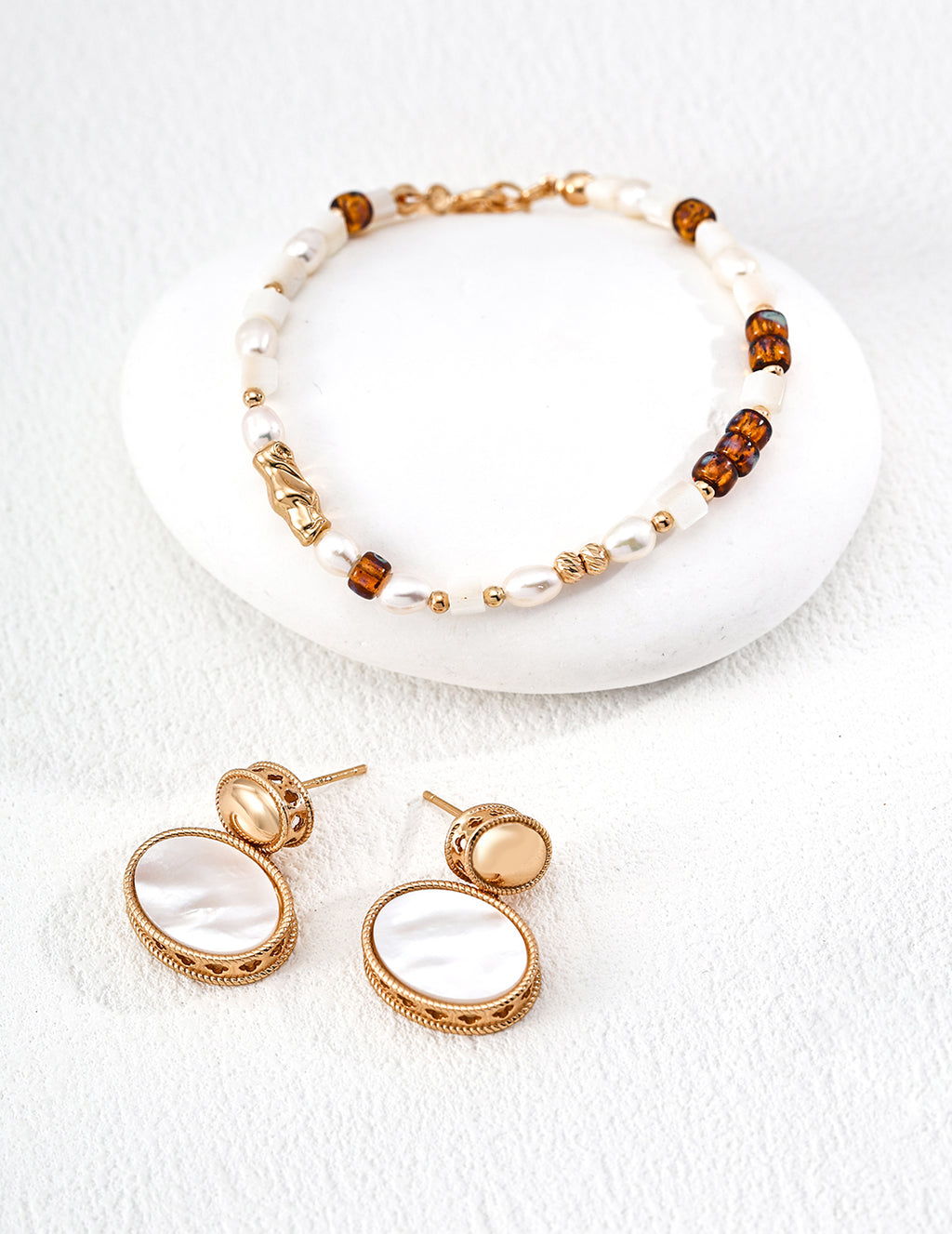 SENLORE Minimalist Mother-of-Pearl Earrings – Lifestyle Shot
