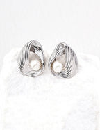 SENLORE Minimalist Pearl Earrings – Side View