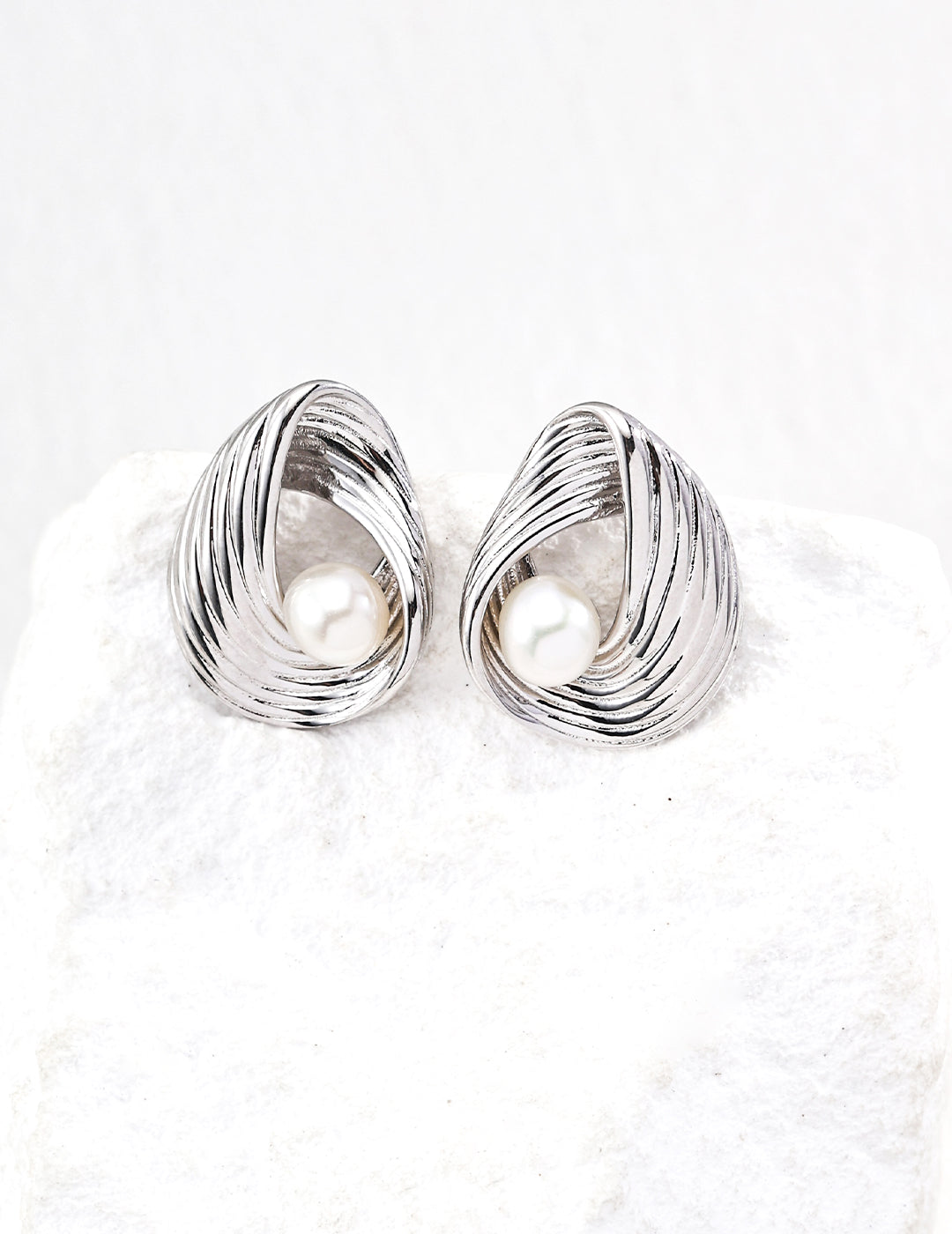 SENLORE Minimalist Pearl Earrings – Side View