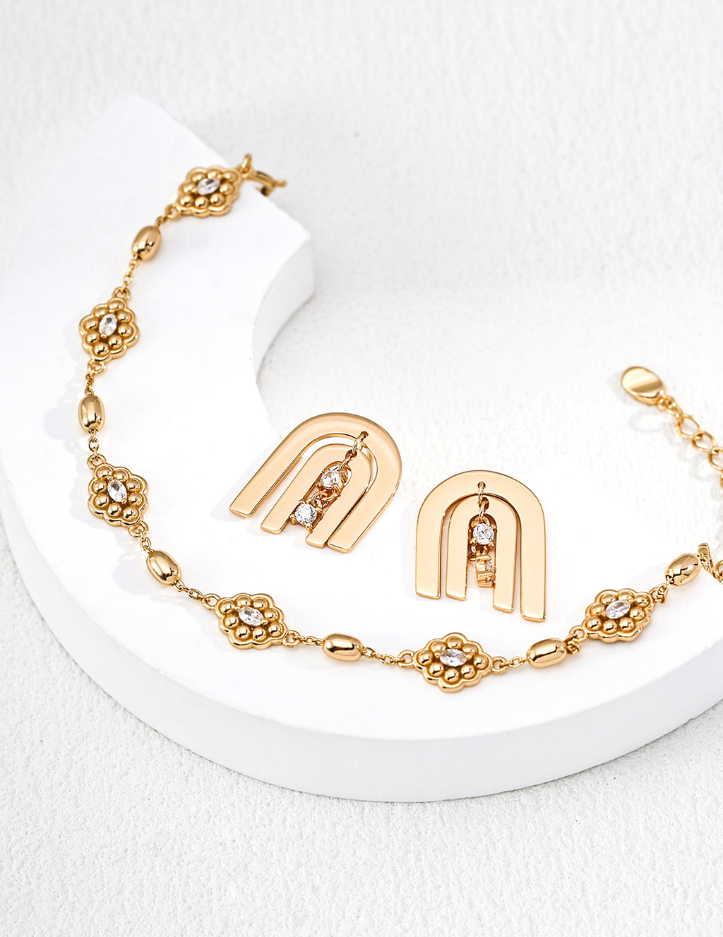 SENLORE Minimalist Aesthetic Earrings – Front View
