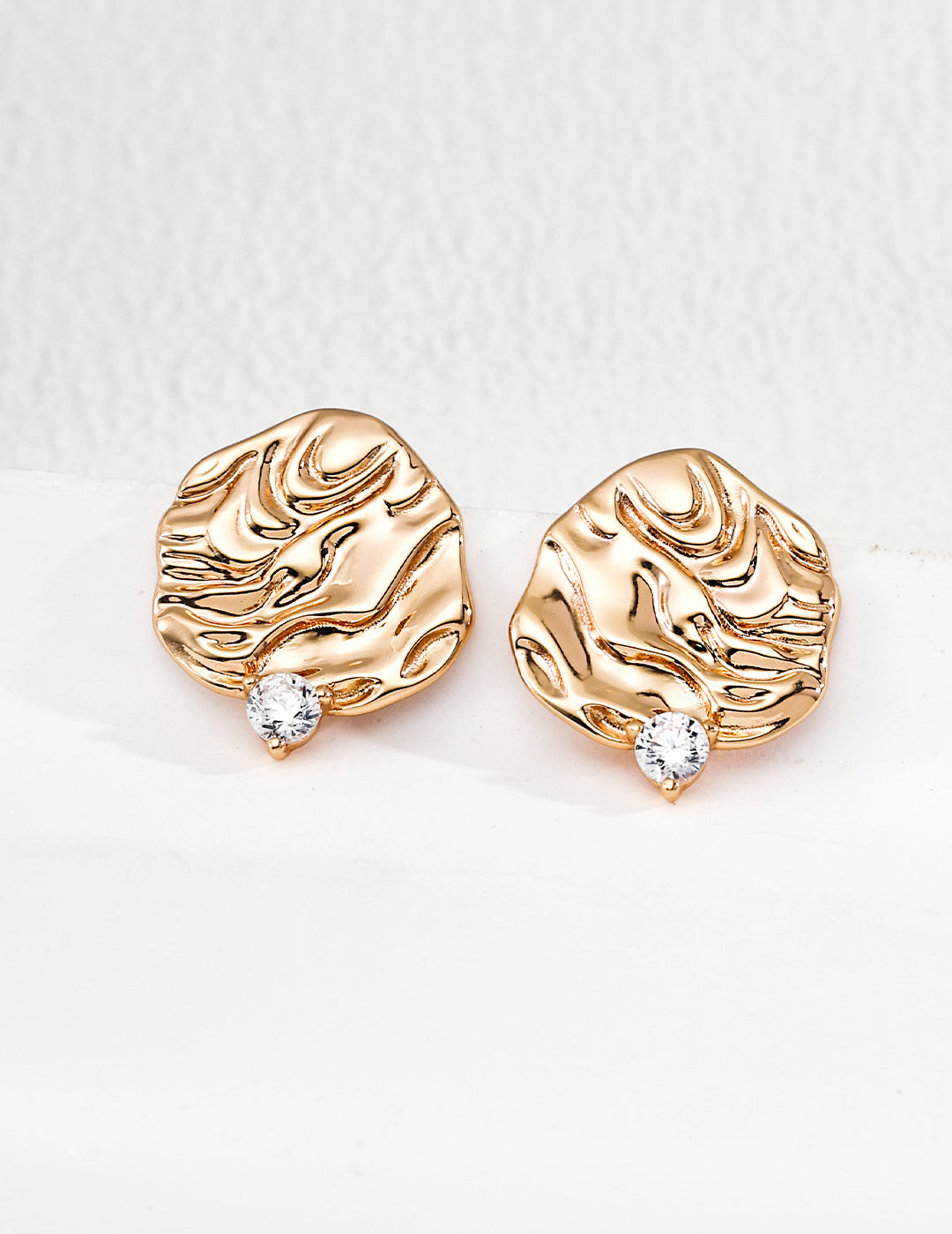 SENLORE Vintage Wave Zircon Earrings – Side View