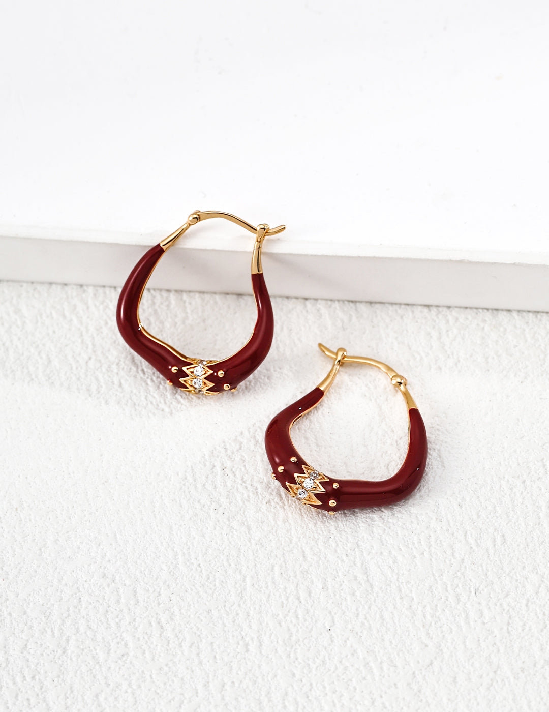 SENLORE Minimalist Dainty Red Enamel Earrings – Detail Close-up