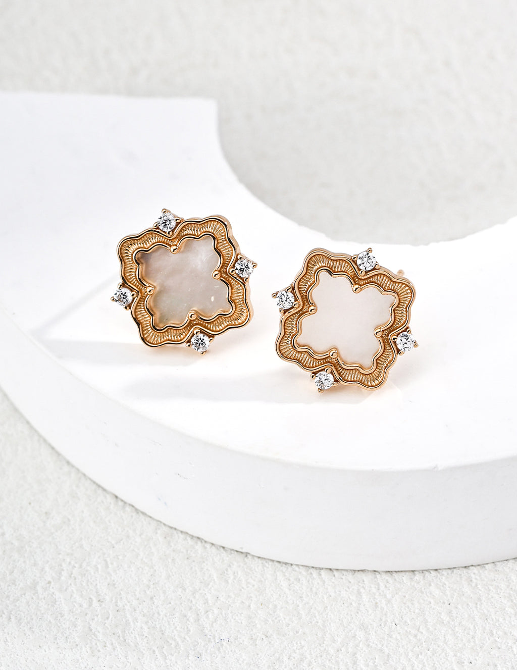 SENLORE Vintage Mother-of-Pearl Zircon Earrings – Detail Close-up