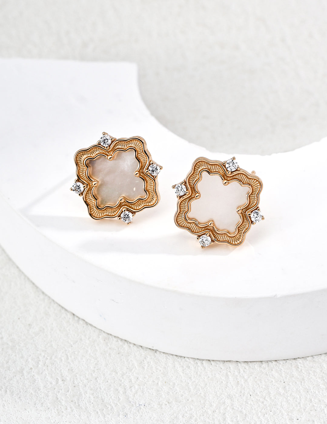 SENLORE Vintage Mother-of-Pearl Zircon Earrings – Detail Close-up