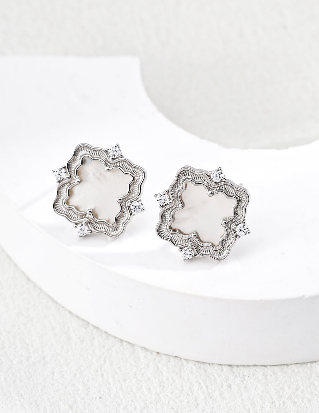 SENLORE Vintage Mother-of-Pearl Zircon Earrings – Side View