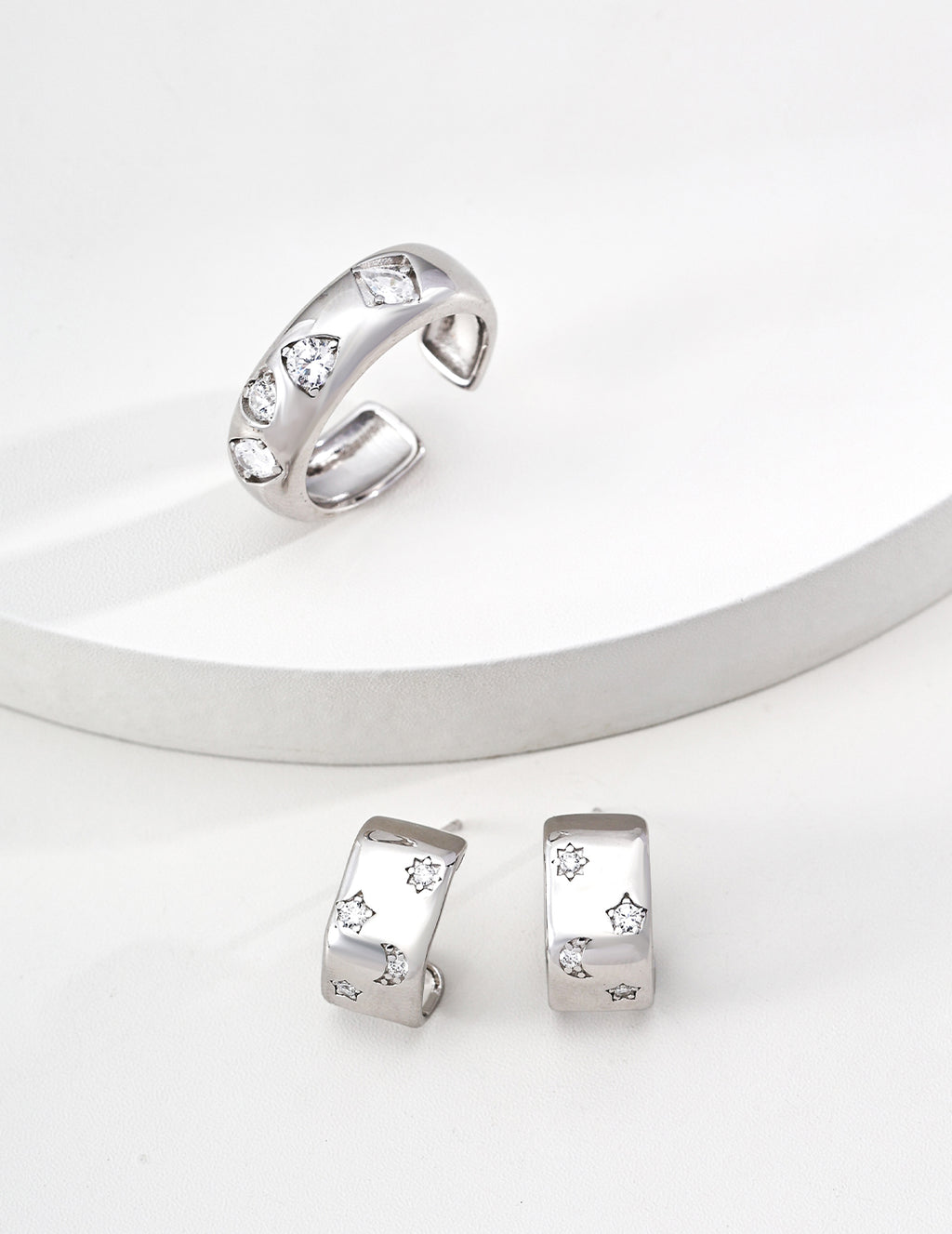 SENLORE Minimalist Zircon Earrings – Side View