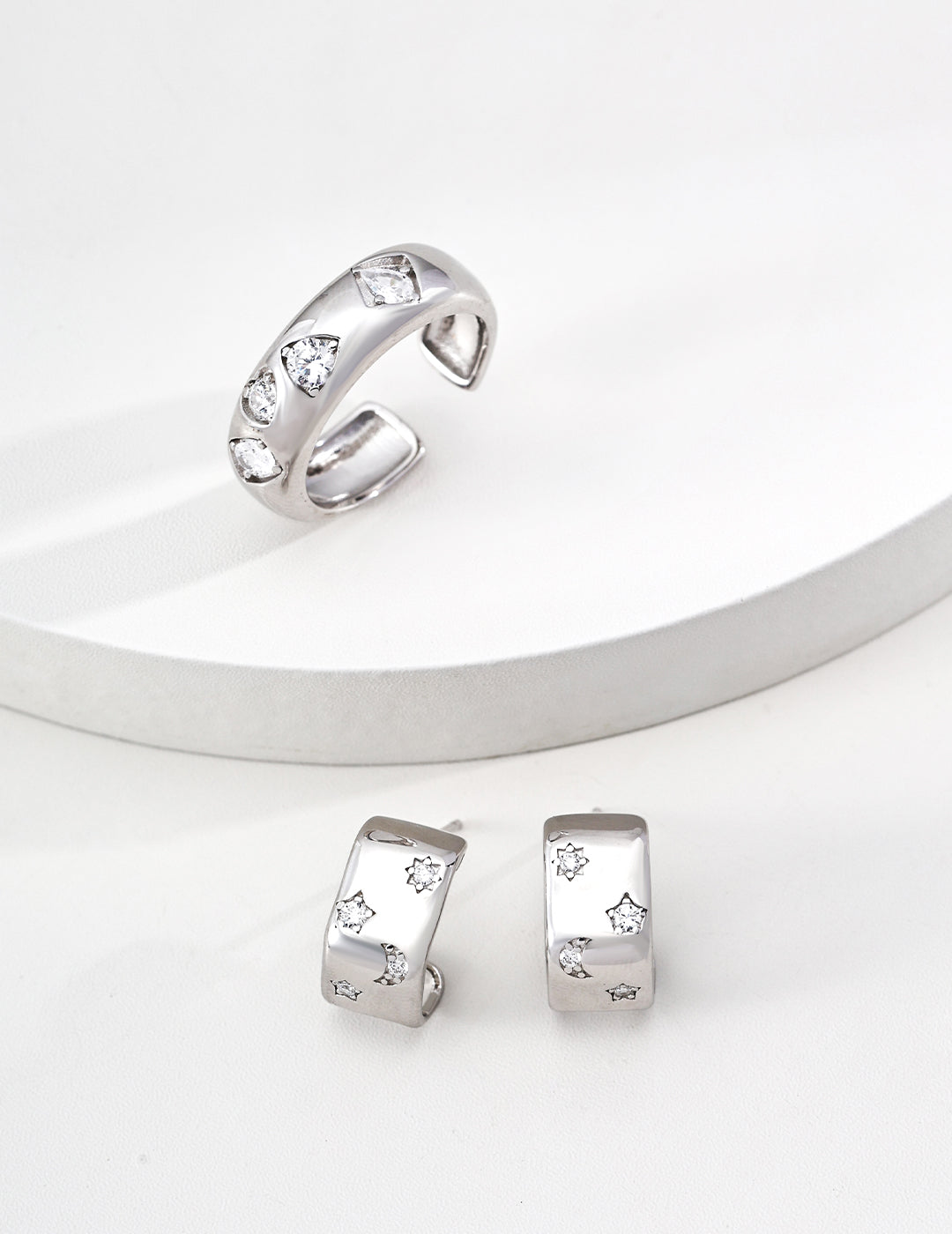 SENLORE Minimalist Zircon Earrings – Side View