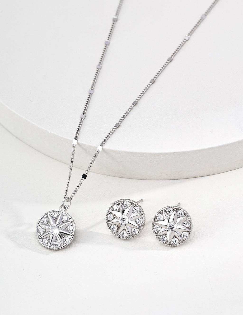 SENLORE Vintage Starburst Earrings – Front View