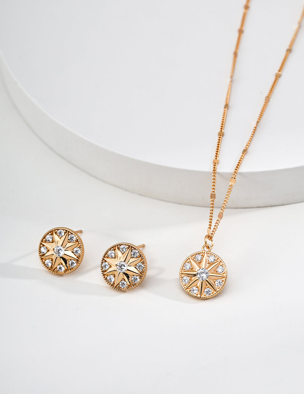 SENLORE Vintage Starburst Earrings – Lifestyle Shot