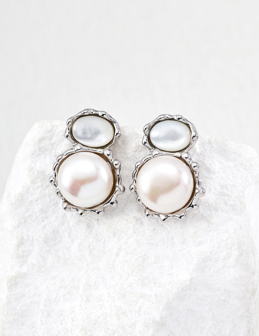 SENLORE Karst Pearl Earrings – Lifestyle Shot