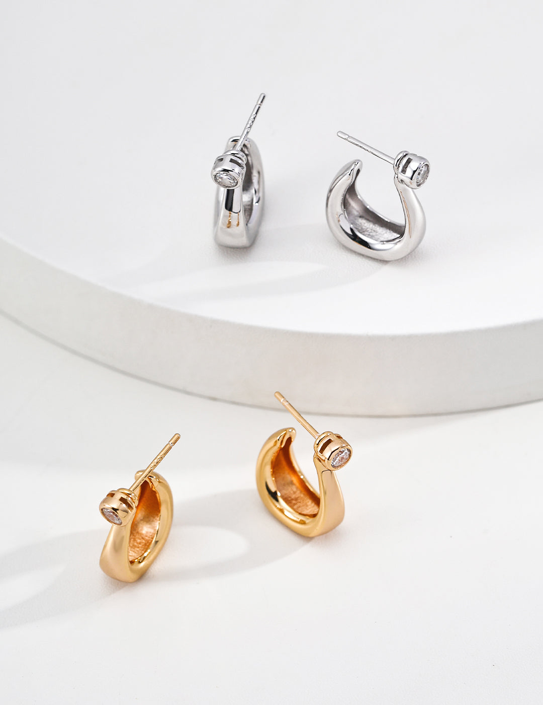 SENLORE Minimalist C-shaped Earrings – Front View