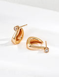SENLORE Minimalist C-shaped Earrings – Detail Close-up