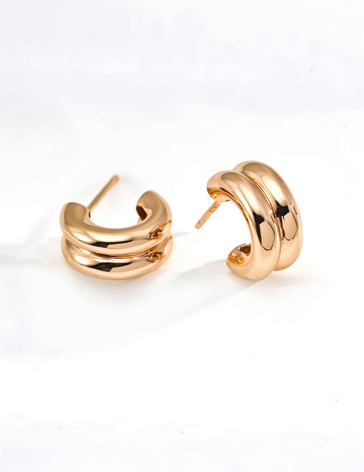 SENLORE Minimalist Stacked Hoop Earrings – Detail Close-up