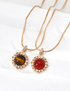 SENLORE Vintage Agate Tiger's Eye Necklace – Lifestyle Shot
