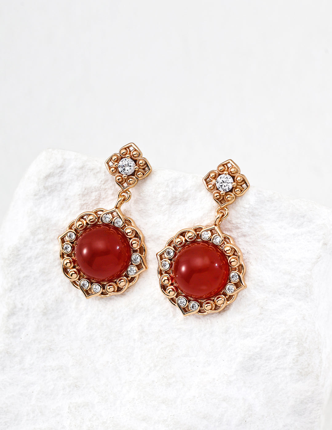 SENLORE Vintage Agate Tiger's Eye Earrings – Detail Close-up