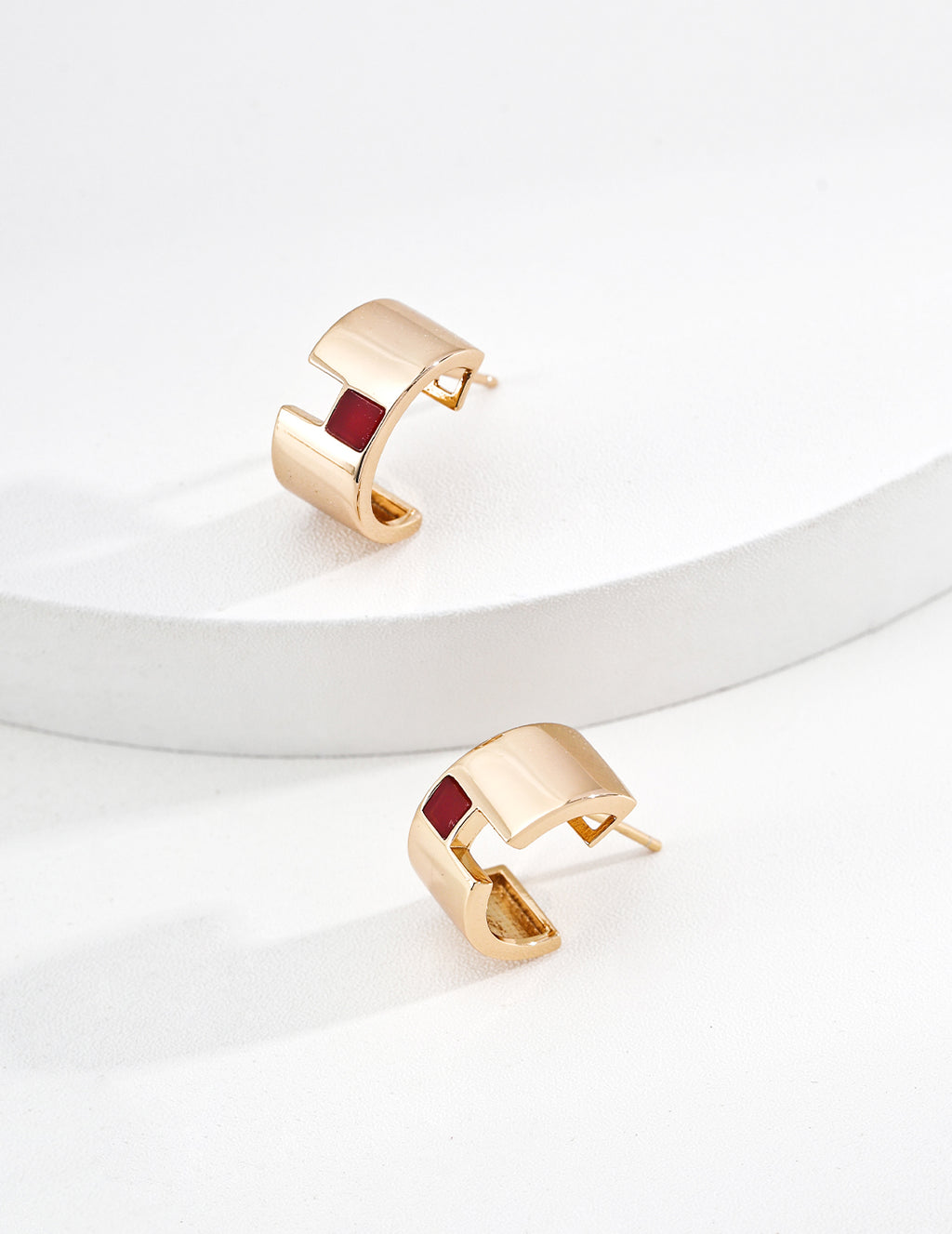 SENLORE Color Block Earrings – Detail Close-up