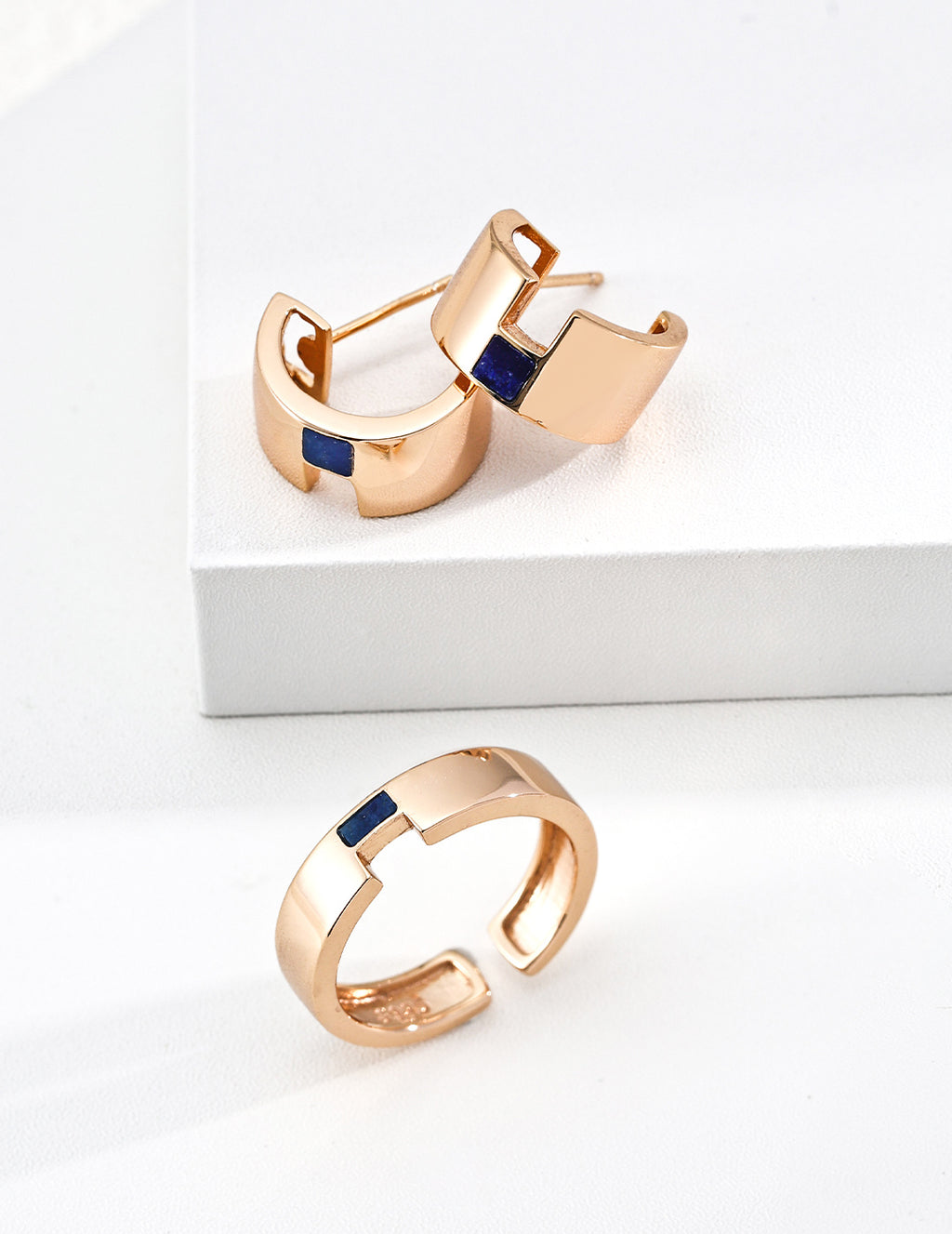 SENLORE Color Block Earrings – Lifestyle Shot