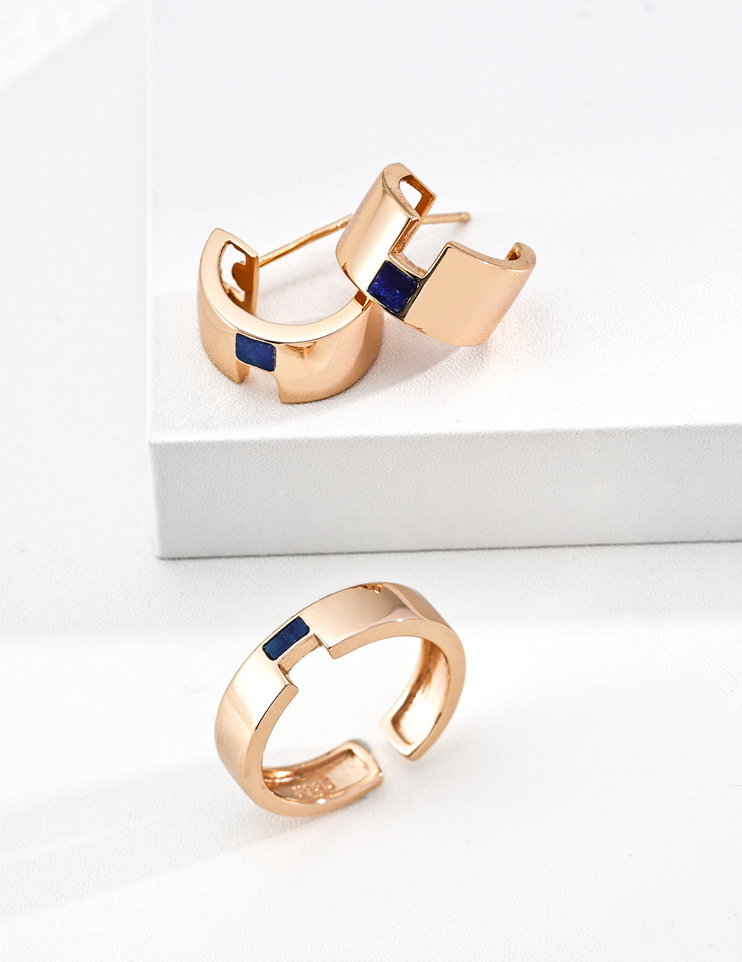 SENLORE Color Block Earrings – Lifestyle Shot
