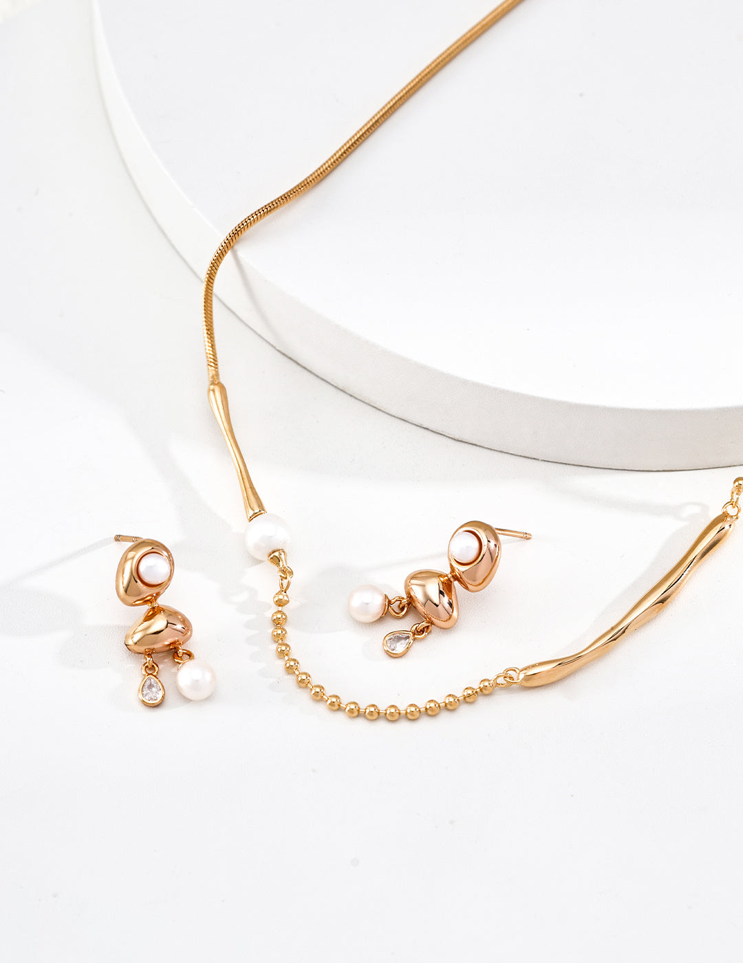 SENLORE Teardrop Pearl Earrings – Front View