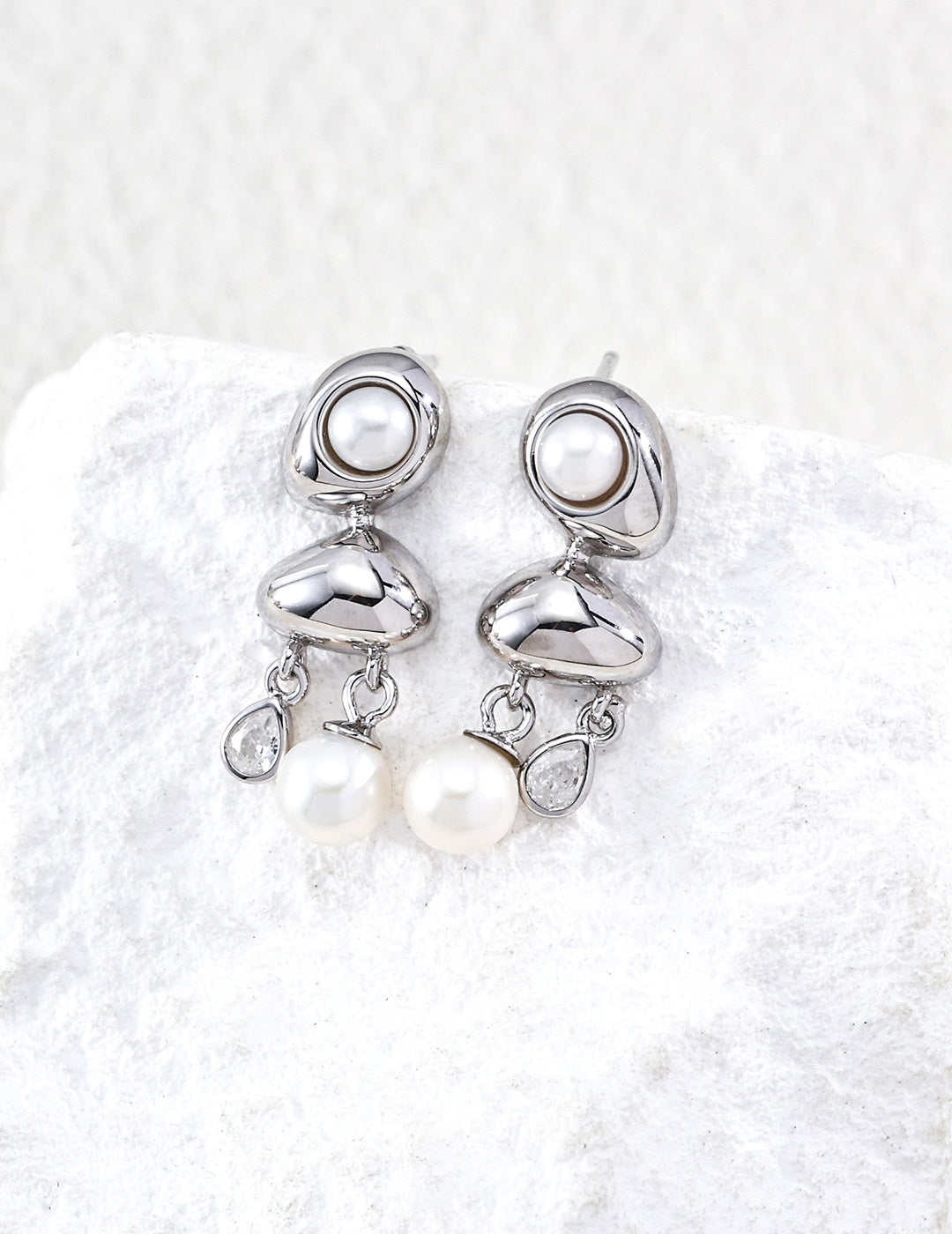 SENLORE Teardrop Pearl Earrings – Side View
