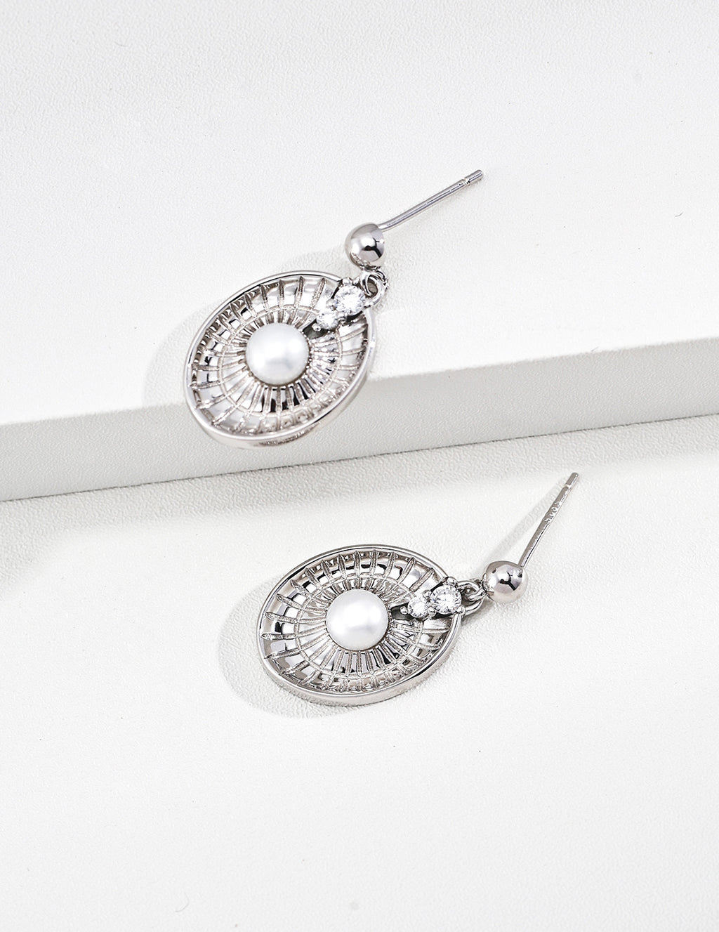 SENLORE Lucky Compass Stud Earrings – Side View