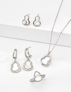 SENLORE Fulu Blessing Necklace – Lifestyle Shot