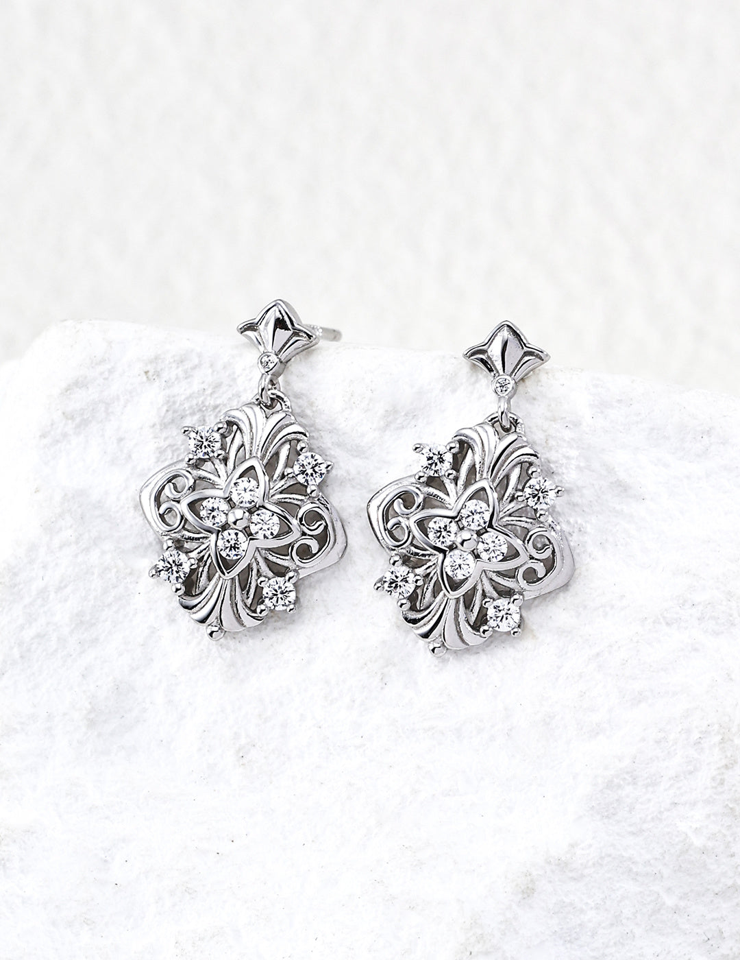 SENLORE Iris Zircon Earrings – Side View