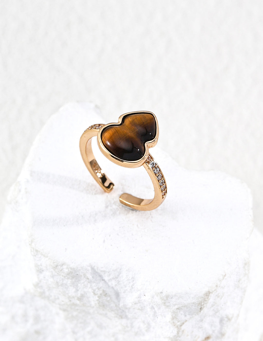 SENLORE Fulu Auspicious Ring – Lifestyle Shot
