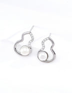 SENLORE Fumanlu Pearl Earrings – Side View