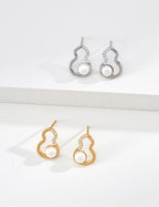 SENLORE Fumanlu Pearl Earrings – Lifestyle Shot