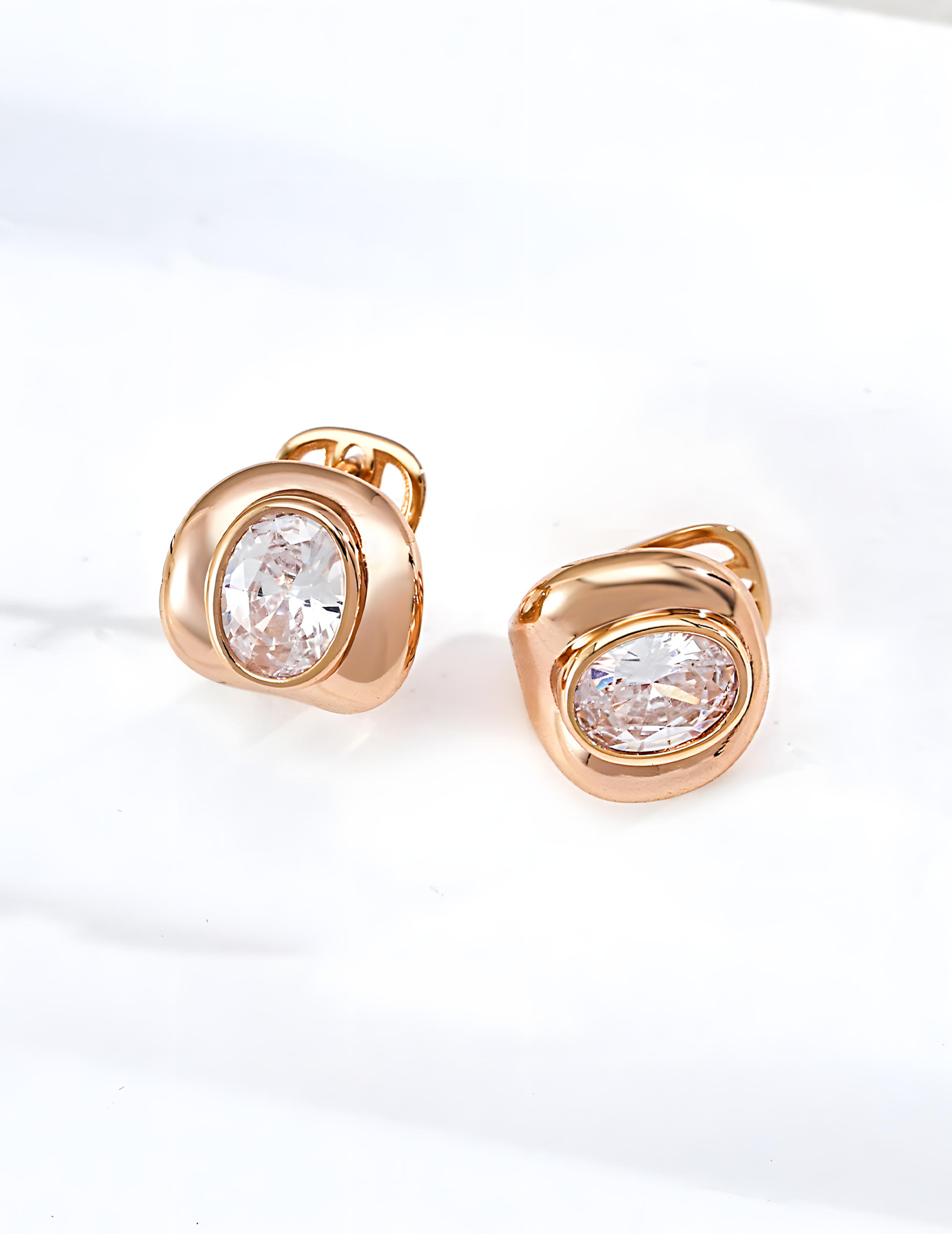 SENLORE Minimalist Zircon Earrings – Detail Close-up