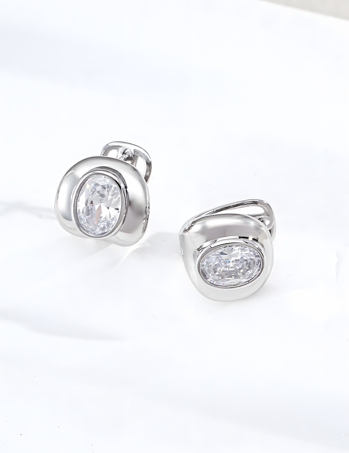 SENLORE Minimalist Zircon Earrings – Side View