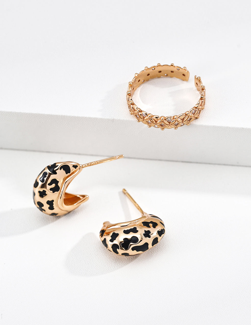 SENLORE Leopard Enamel Earrings – Lifestyle Shot