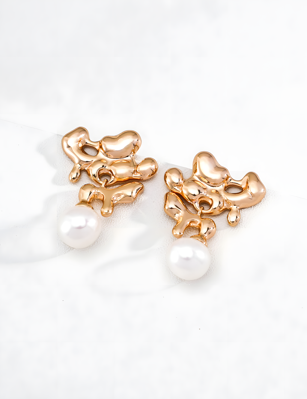SENLORE Lava Fluid Pearl Earrings – Side View