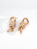 SENLORE Minimalist Knot Earrings – Detail Close-up