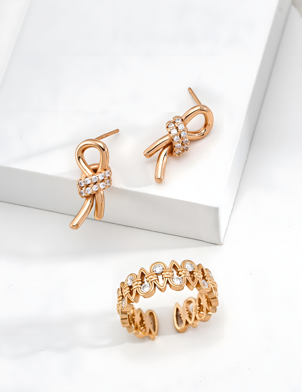 SENLORE Minimalist Knot Earrings – Lifestyle Shot