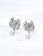 SENLORE Gold-plated Zircon Earrings – Detail Close-up