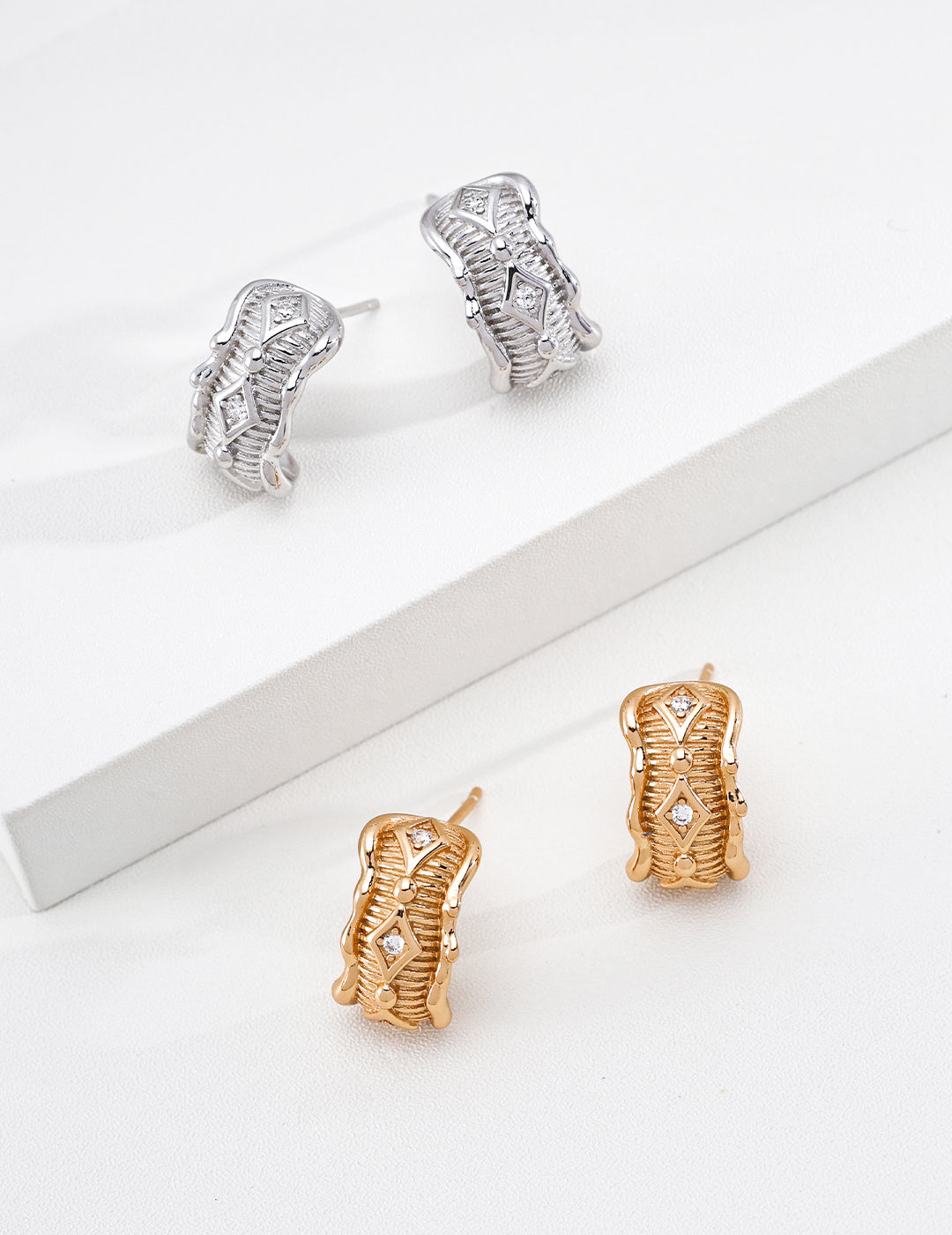 SENLORE Fluid Vintage Earrings – Front View