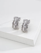 SENLORE Fluid Vintage Earrings – Lifestyle Shot